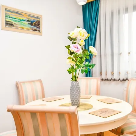 Modern 2bdr Apartment-best View- Free Parking